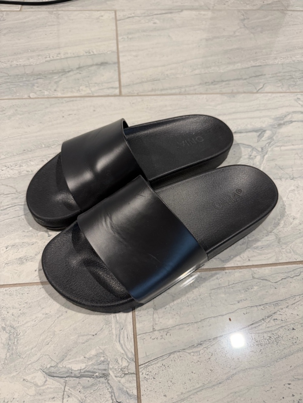 Onia Slides